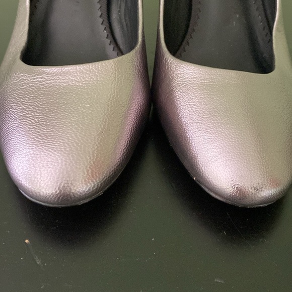 Karl Lagerfeld Paris SABRINA Sliver
Leather Slip on Block Heel Shoes 9.5 - Picture 5 of 10